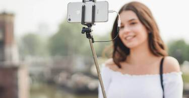 Best Selfie Sticks For Smart Phones 2019