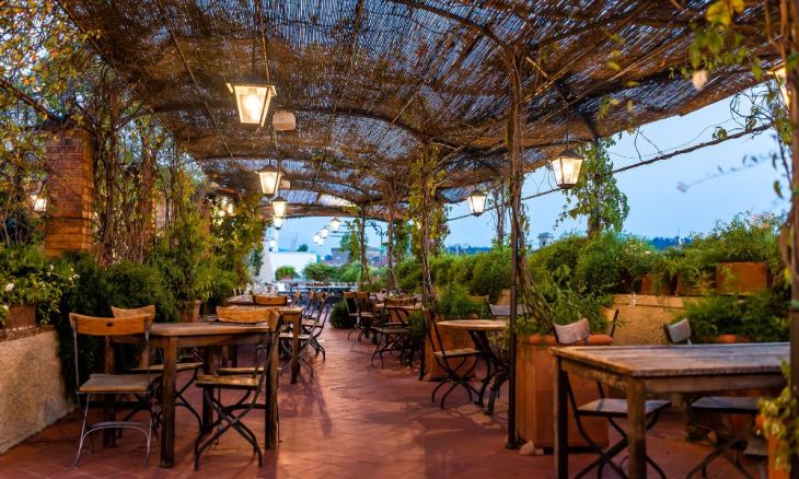 Improving Ambience in Outdoor Dining Areas: What To Do